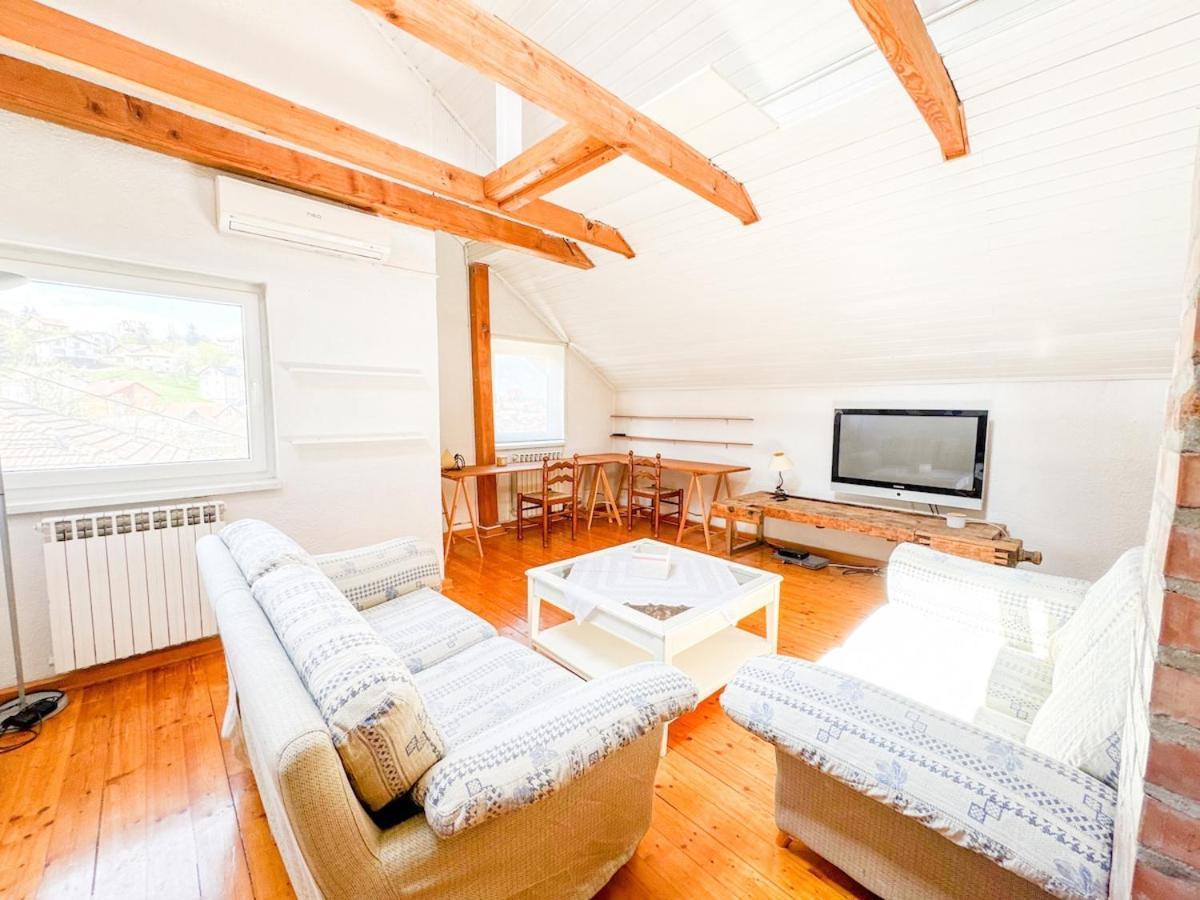 Wood & Light Loft - Private Parking *