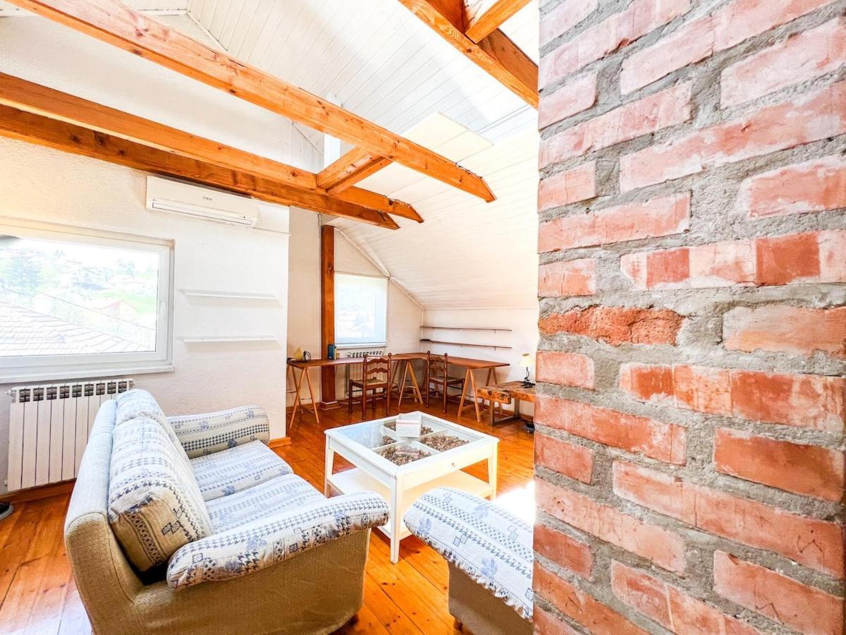 Wood & Light Loft - Private Parking Sarajevo